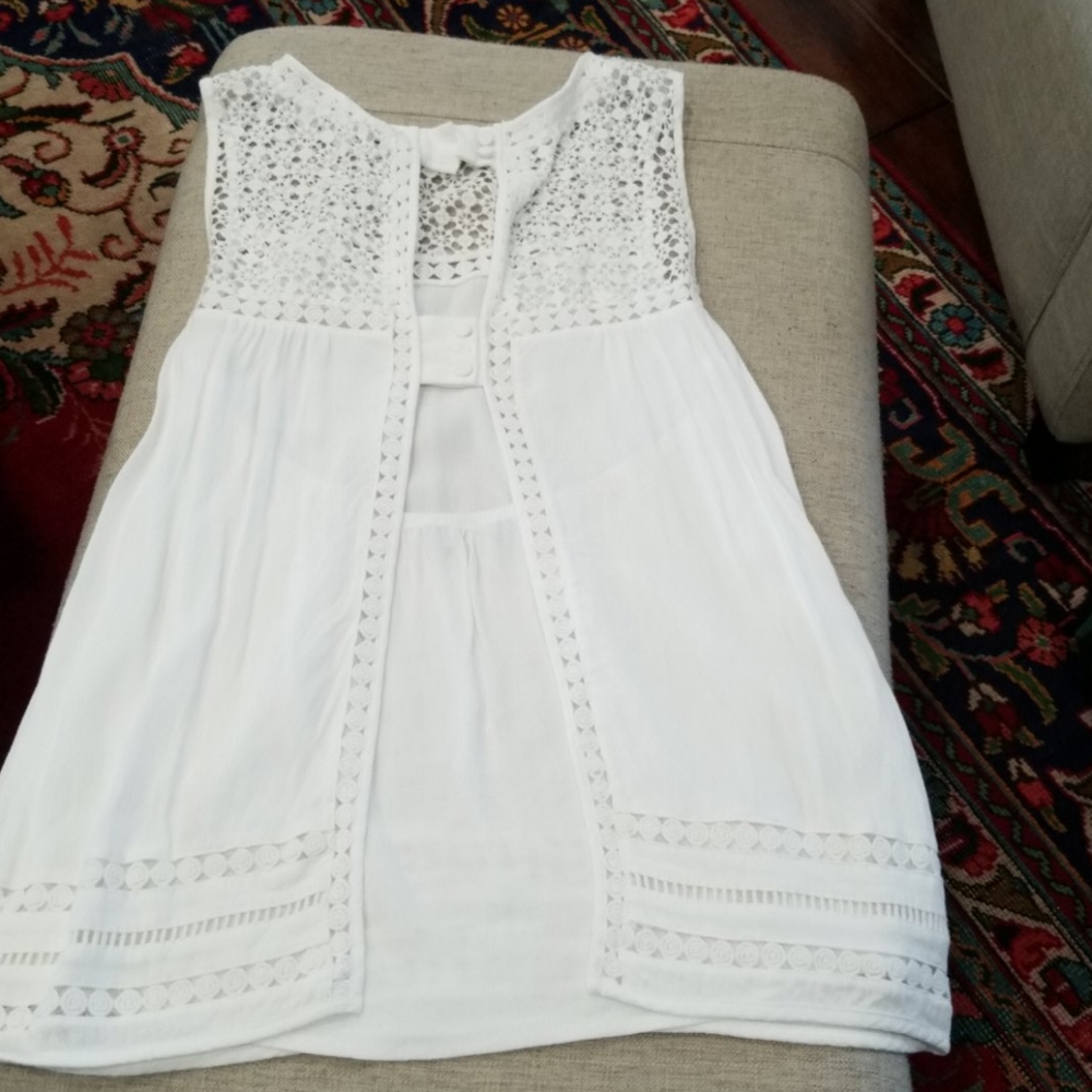 GUC Market & Spruce White Top Size Small - Picture 2 of 7